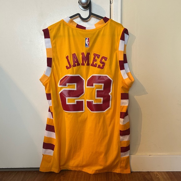 Lebron James Cleveland Cavaliers Jersey - Picture 2 of 4